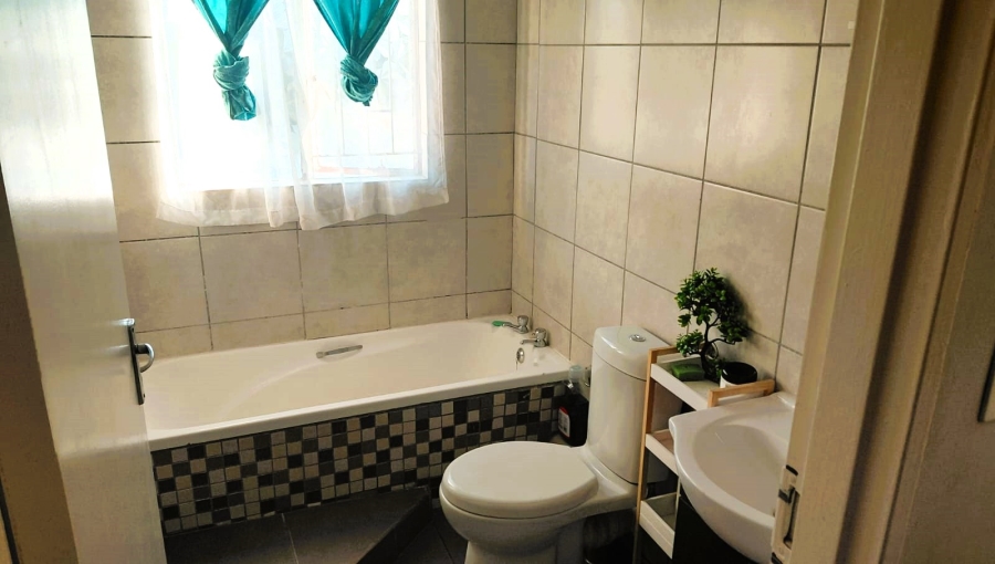 2 Bedroom Property for Sale in Pellissier Free State